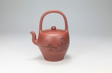 紫砂壶图片：纳福吉祥提梁壶 - 美壶网