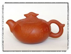 紫砂壶图片：鸳鸯对壶谭泉海铭 - 美壶网