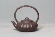 紫砂壶图片：菱花提梁 - 美壶网