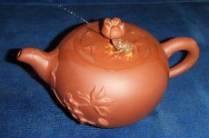 紫砂壶图片：蛙恋池塘 - 美壶网