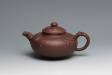 紫砂壶图片：踏雪寻梅之华君壶 - 美壶网