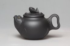 紫砂壶图片：小年年有余 - 美壶网