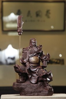 紫砂壶图片：关公 - 美壶网