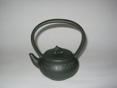 紫砂壶图片：玉龙提梁壶 - 美壶网