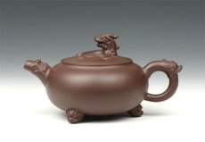 紫砂壶图片：三足龙狮会 - 美壶网